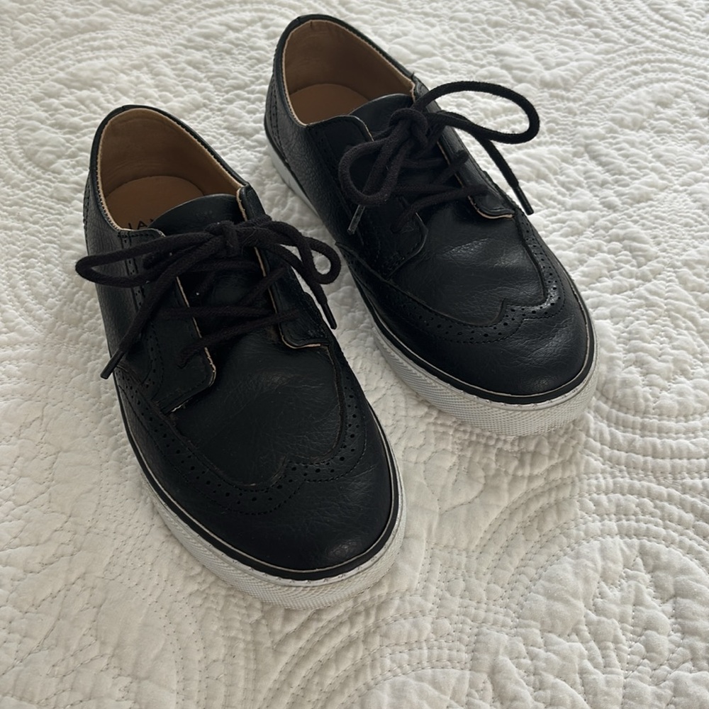 Janie & Jack Wingtip Sneaker - Picture 3 of 13